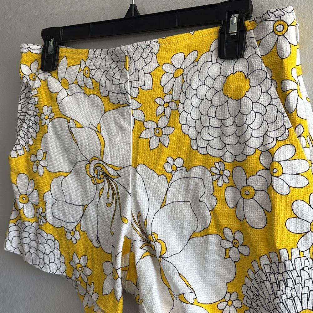 Trina Turk mod floral flat front shorts with side zip - Picture 2 of 8